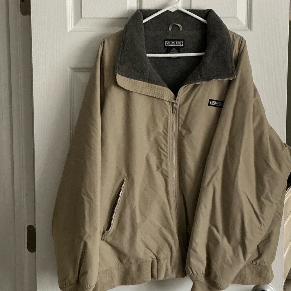 Ashworth Men's Beige Windbreaker with Gray Collar